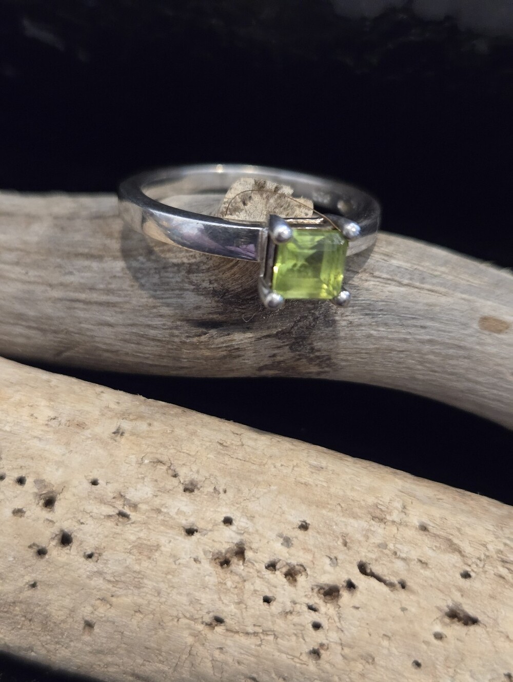 Vintage HOB ( House Of Bangles) 925 Sterling Silver Peridot Solitaire Ring